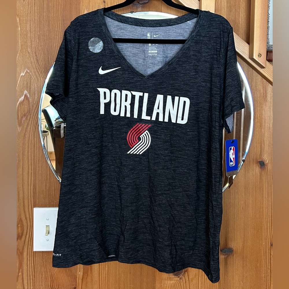 NWT Womens Nike Blazers t-shirt Sz Xl